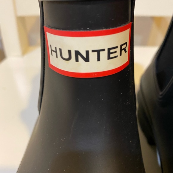 Authentic Hunter womens Chelsea boot. Worn once. Black rubber size 38. - Picture 4 of 8